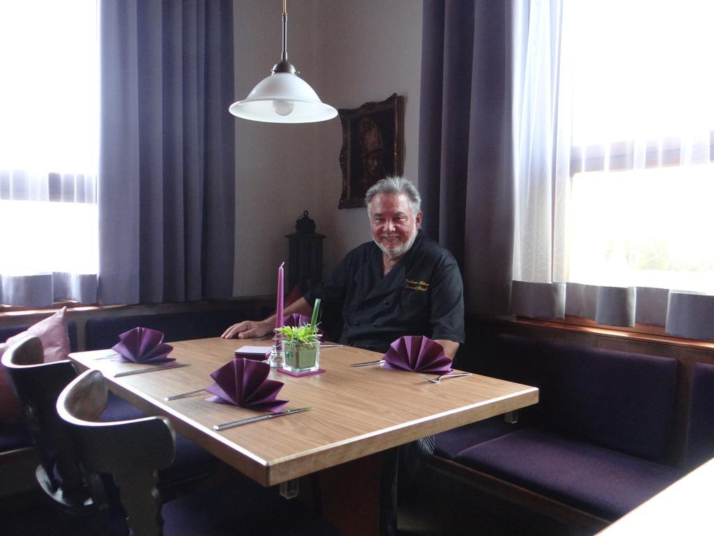 Hotel-Restaurant Zum Goldenen Hahnen Markgröningen Zewnętrze zdjęcie